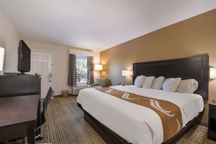 1 King Bed (9 of 13)