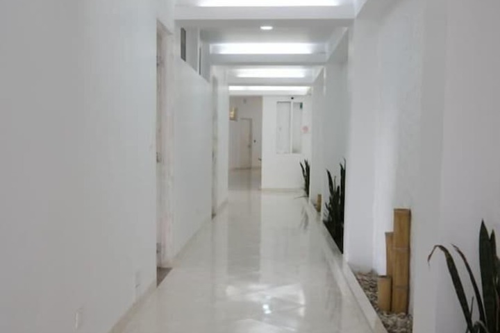 Ballroom/Hall 11 of 14