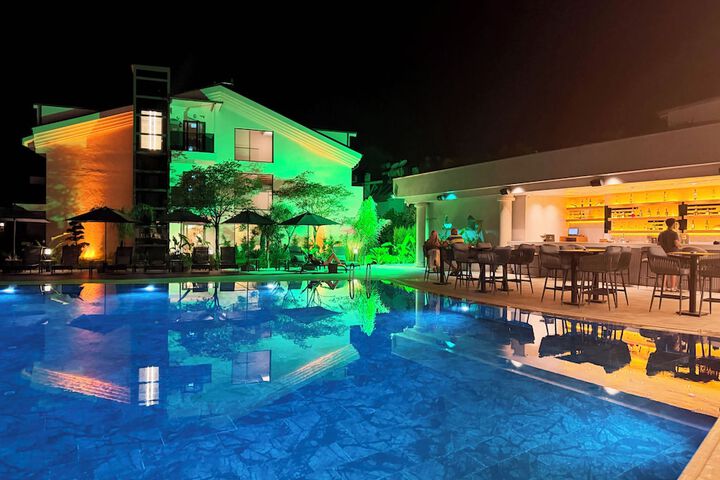 Pool Hotel