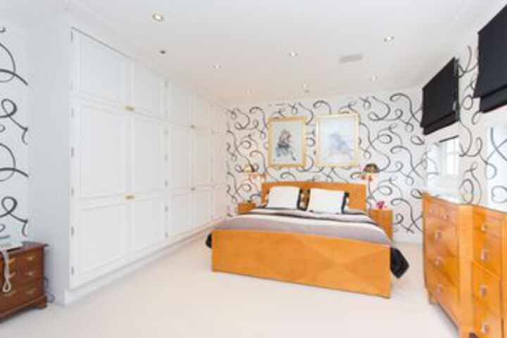 Room 14 of 32
