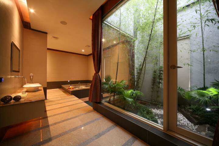 Room 9 of 49