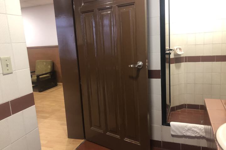 Room 19 of 77