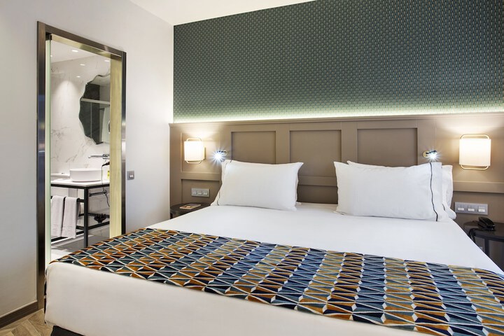 Room 28 of 68