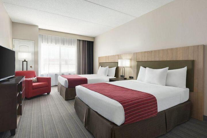 2 Queen Beds (5 of 7)