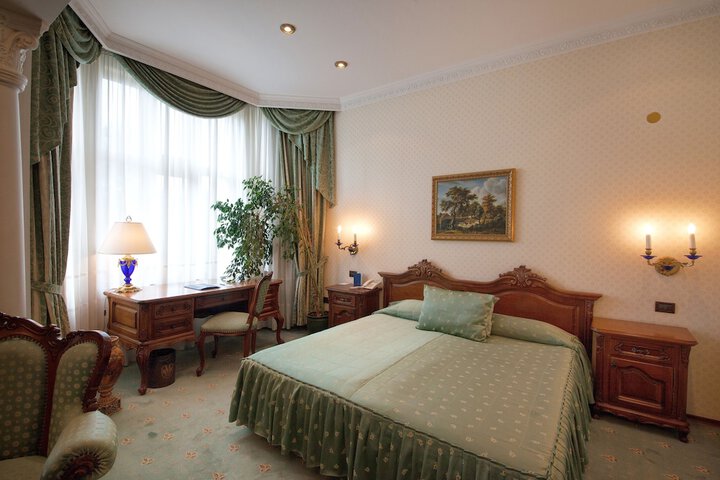 Room 32 of 104