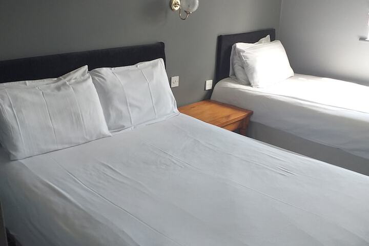 Room 13 of 18