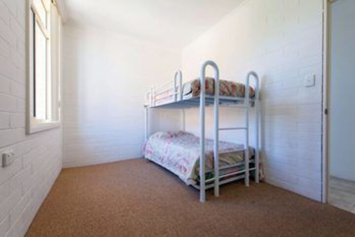 Room 7 of 12