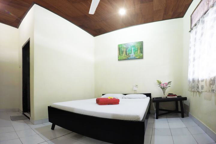 Room 8 of 33
