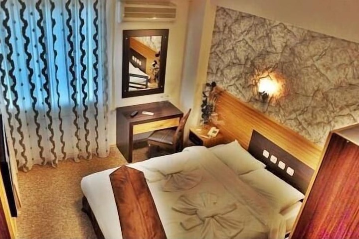 Room 14 of 50
