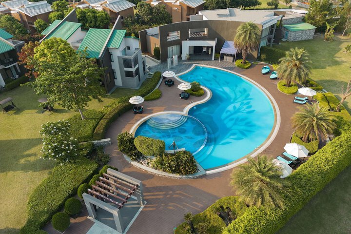 Pools & Facilities
