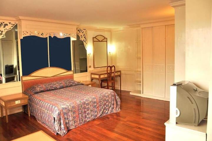 Room 9 of 54