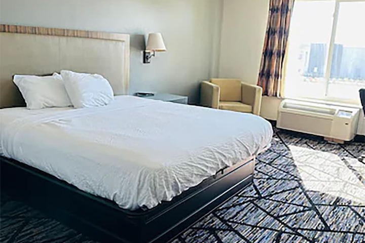 1 King Bed Accessible (7 of 13)