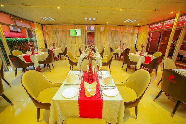 Dining 42 of 57