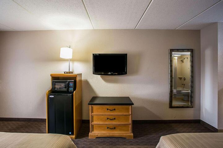 1 King Bed (3 of 5)