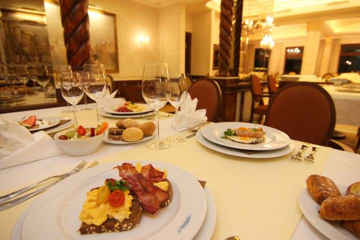 Dining 75 of 108