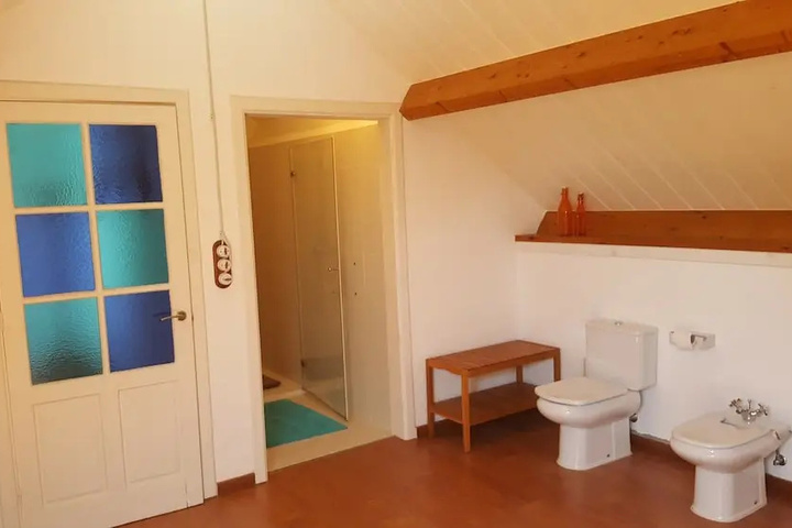 Room 9 of 18