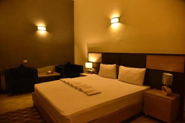 Room 17 of 31