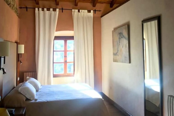 Room 2 of 37