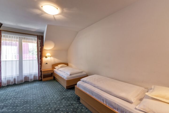 Room 13 of 108