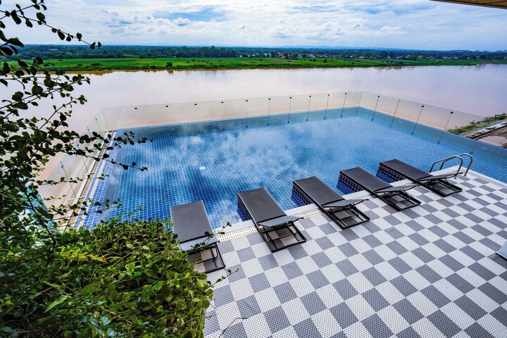 Pool 60 of 100