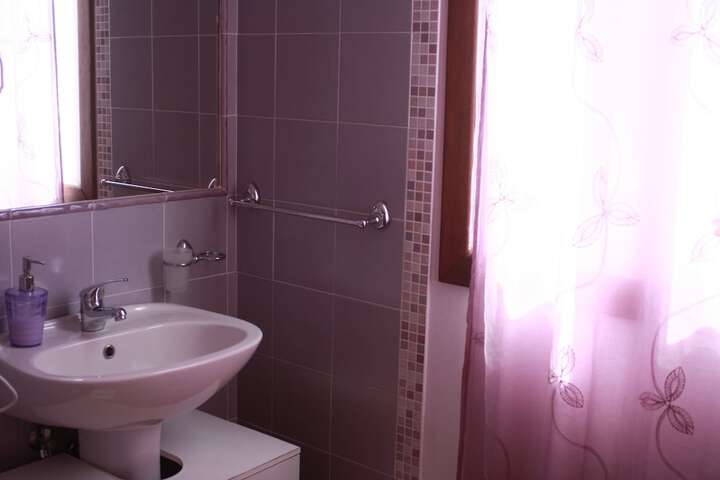 Room 10 of 35