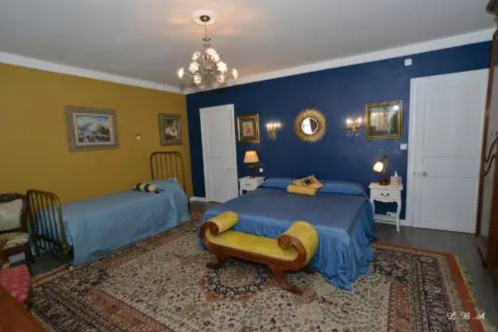 Room 2 of 2