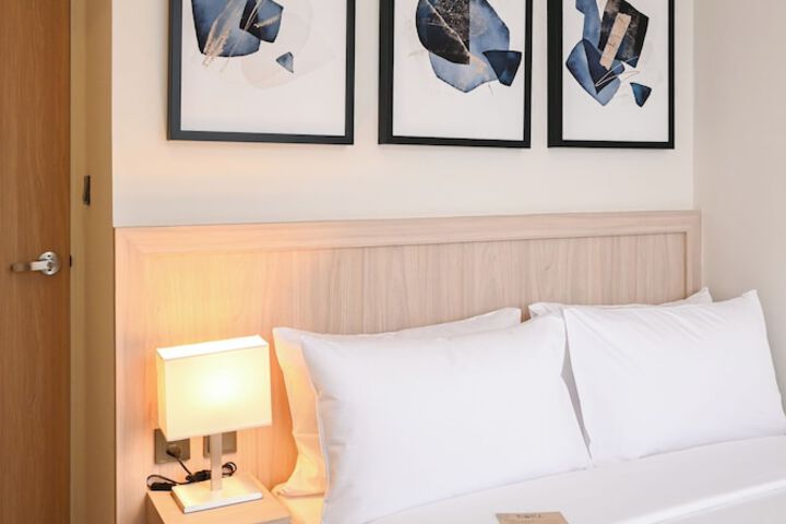 Room 32 of 251