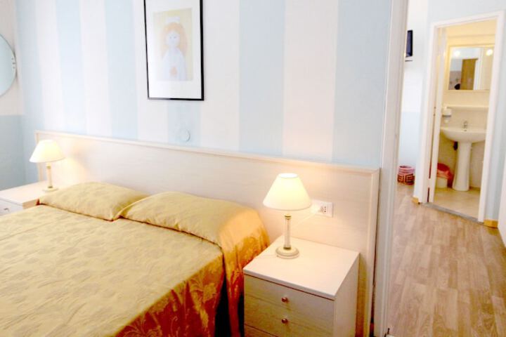 Room 12 of 22