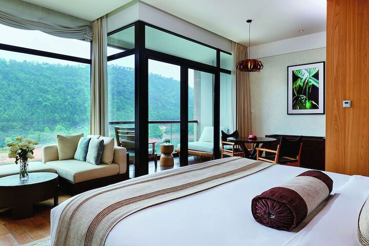 Room 3 of 212