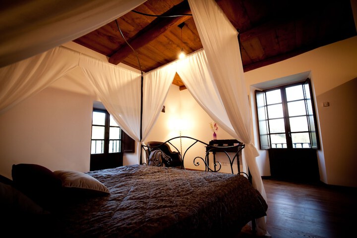 Room 6 of 37
