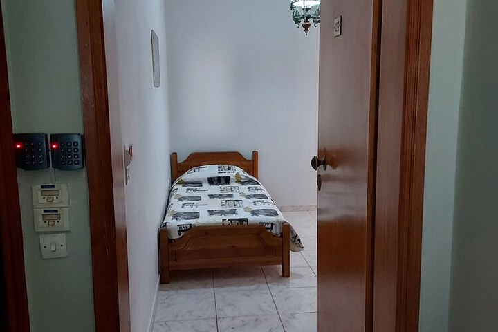 Room 100 of 192
