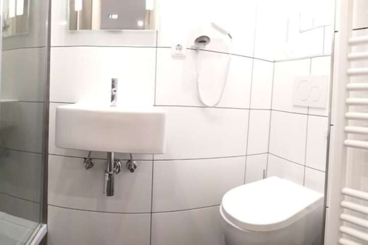 Room 17 of 25