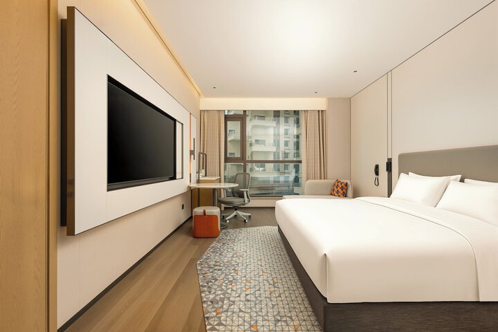 Room 27 of 77