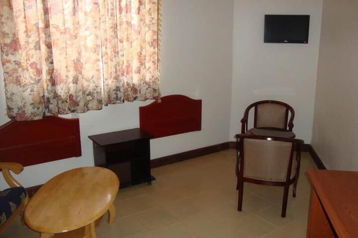 Room 33 of 82