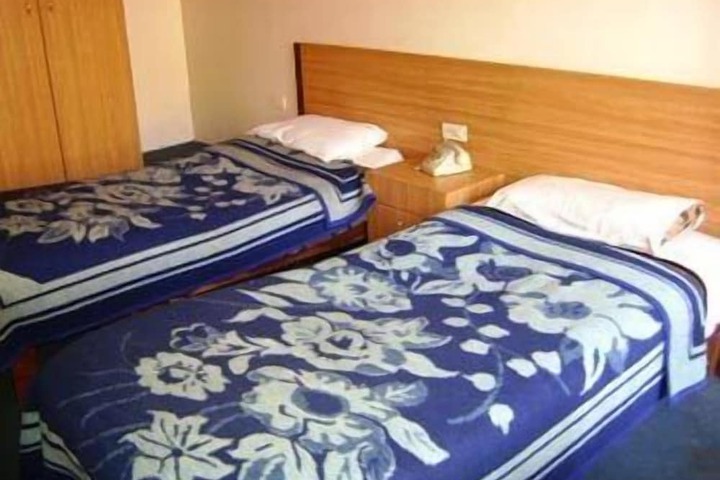 Room 4 of 7