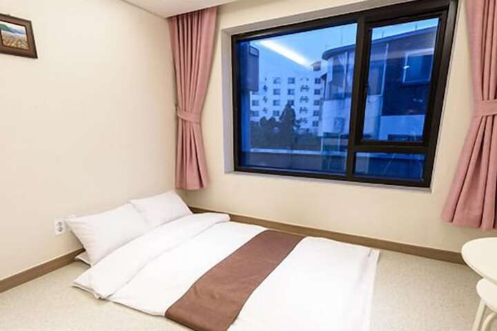 Room 17 of 43