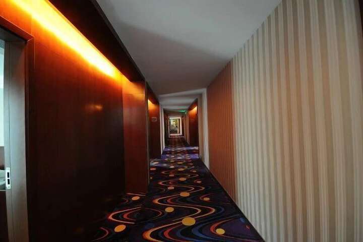 Ballroom/Hall 25 of 28