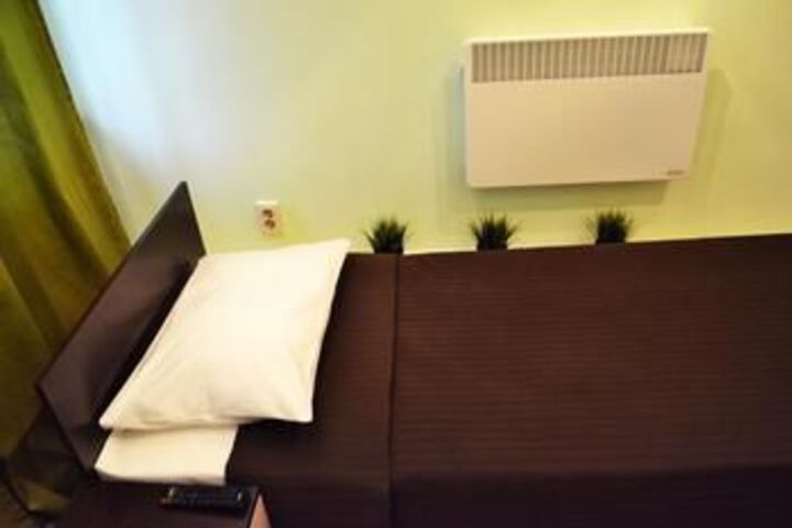 Room 9 of 38
