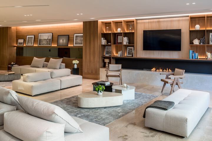 Entrance & Lobby