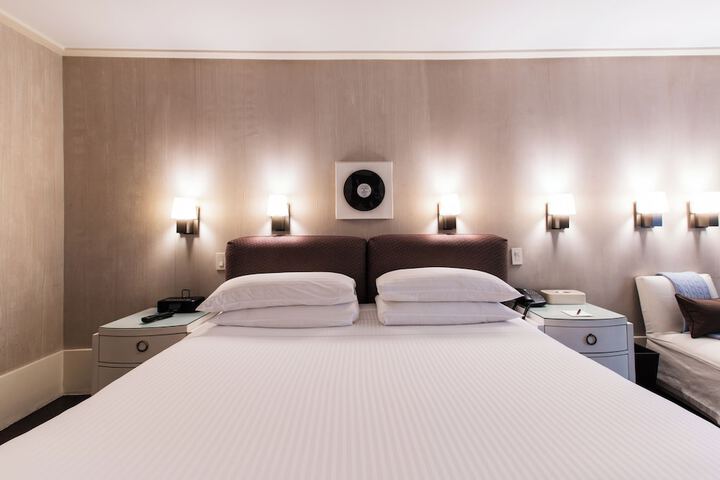 Luxury King Bed (6 of 10)