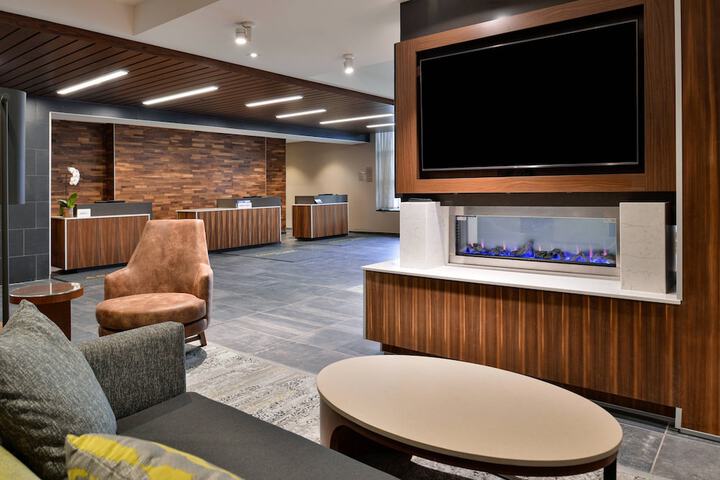 Lobby lounge