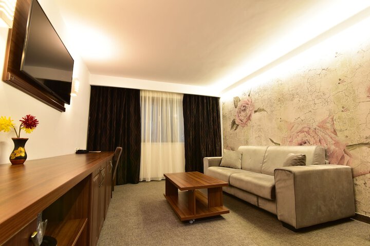 Room 25 of 36