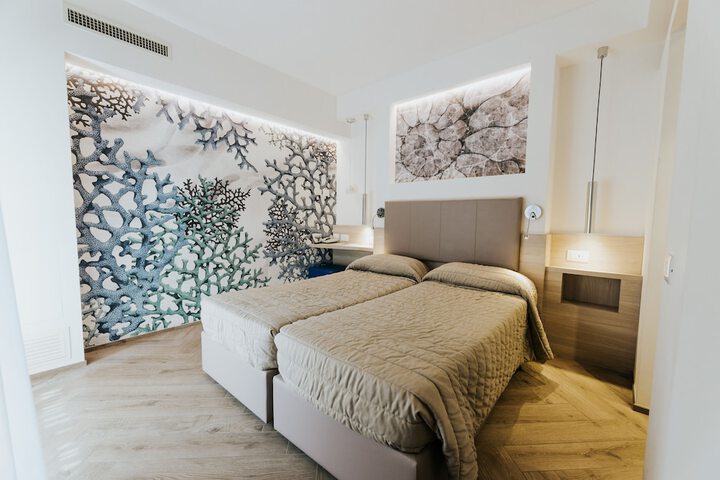 Room 6 of 48