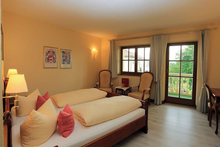 Room 4 of 43