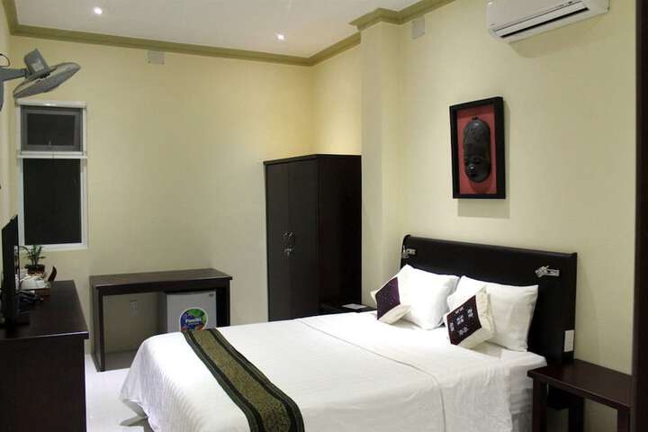Room 10 of 32