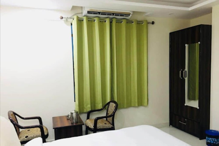 Room 7 of 11