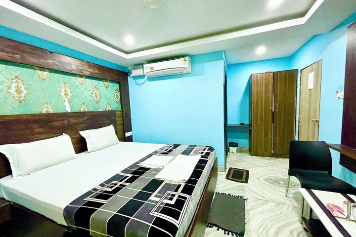 Room 11 of 33