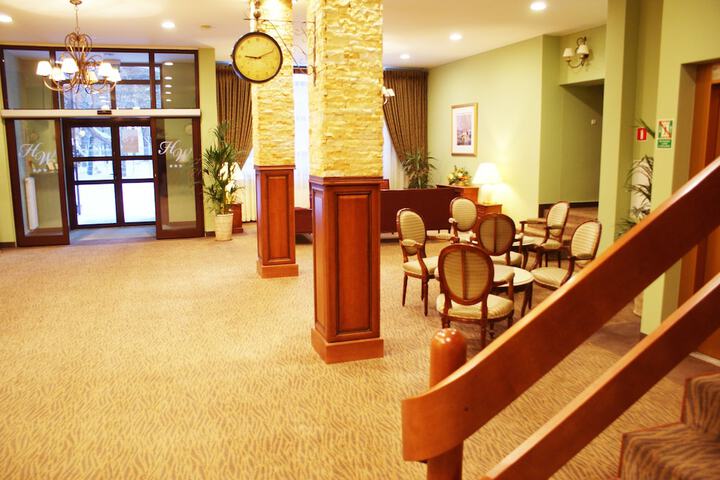 Entrance & Lobby
