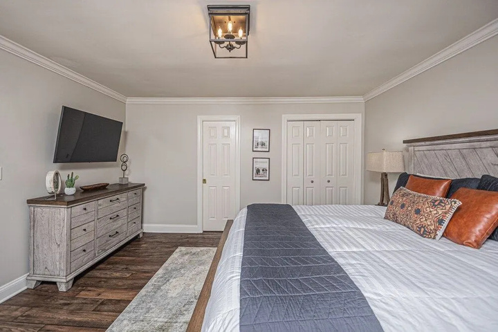 Room 4 of 13