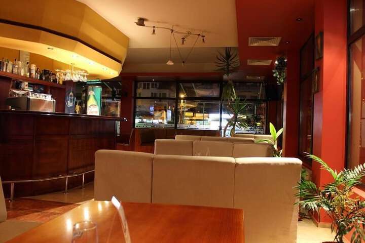 Lounge 45 of 61